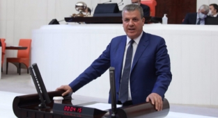 Darbe ve darbecileri şiddetle lanetliyoruz