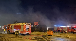 Fabrika yangını kontrol altında