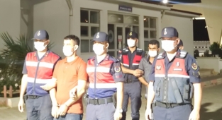 Göçmen kaçakçılığı yapan 2 zanlı tutuklandı
