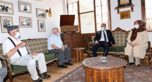 HUZUREVİNDE HUZUR VAR