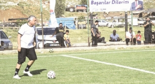 Karalar Kızıldağ Futbol Turnuvası’nın açılışını yaptı