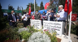 Şehitlere dua