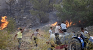 Silifke'deki orman yangınına müdahale sürüyor