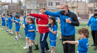 Uzakdoğu sporcularının yüzme mutluluğu