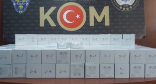 Adana'da gümrük kaçağı 103 cep telefonu ele geçirildi