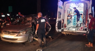 Adana'da otomobil ile minibüs çarpıştı: 1 ölü, 3 yaralı