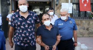Aldattığı iddiasıyla karısını öldürdü