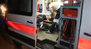 Hafif ticari araç ile otomobil çarpıştı: 2 yaralı