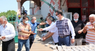 Kozan Belediyesi 6 bin kişiye aşure dağıttı