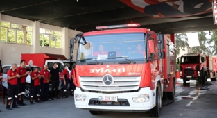 Mersin itfaiyesi kentte alkışlarla karşılandı