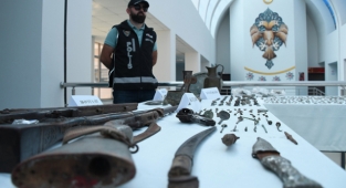 Operasyonda ele geçirilen tarihi eserler sergilendi
