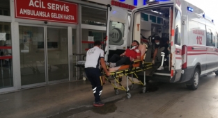 Otomobil bariyerlere çarptı