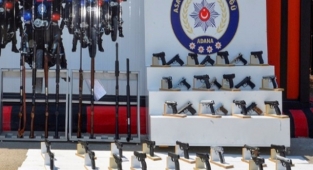 Polis denetimlerinde ruhsatsız 74 silah ele geçirildi