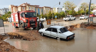 Sağanak hayatı olumsuz etkiledi