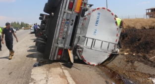 Yağ yüklü tanker devrildi