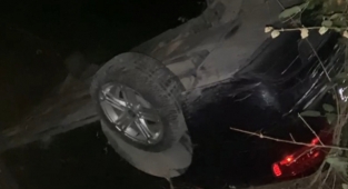 Otomobile çarpan araç uçuruma devrildi: 3 yaralı