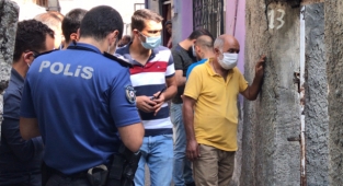 Bir kişi evinde öldürülmüş olarak bulundu