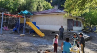 Çocuklara oyun parkı