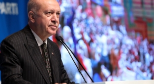 Erdoğan: Karanlık günlere ülkeyi döndüremezler