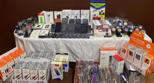 Hatay'da kaçak cep telefonu ve aksesuarı ele geçirildi