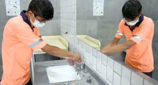Mersin'de bazı belediye tesisleri tahrip edildi
