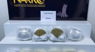 Otomobilde esrar ele geçirildi