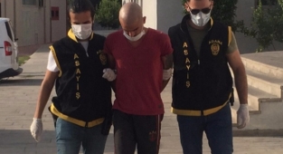 Polis kuş kafesine gizlenmiş silah ve uyuşturucu buldu