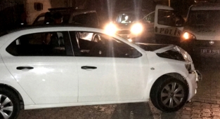 Şüpheliler, araçları kaza yapınca yaya olarak kaçtı.
