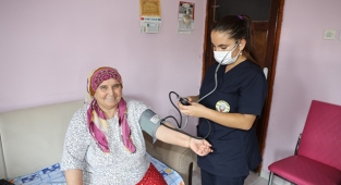 Yüreğir Belediyesi’nden evde bakım ve sağlık desteği