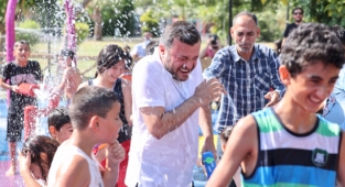 YÜREĞİR’İN İLK SU OYUN PARKI AÇILDI