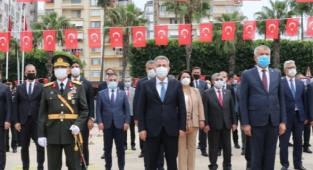 Adana 29 Ekim Cumhuriyet Bayramı kutlanıyor