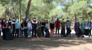 Jandarma ekipleri gençlerle çevre temizliği yaptı