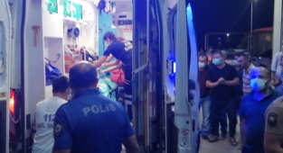 Adana'da otomobil ile çarpışan motosikletteki 2 kişi yaralandı