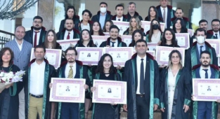 Adana'da stajını tamamlayan 25 avukat mesleğe başladı