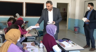 Aladağ İlçe Müftülüğünce, öğrencilere kitap dağıtıldı