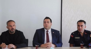 Aladağ Kaymakamı Çırak muhtarlarla bir araya geldi