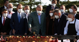 Cumhurbaşkanı Erdoğan Festival'in mangalını yaktı