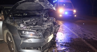 İki otomobilin çarpışması sonucu 3 kişi yaralandı