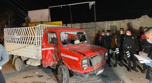Kamyonet ile motosiklet çarpıştı: 1 ölü, 1 yaralı