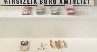 Komşusunun altınlarını çaldı