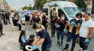 Otobüsü ile minibüsün çarpışması sonucu 20 kişi yaralandı
