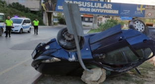 Otomobil ile pikabın çarpıştığı kazada 3 kişi yaralandı