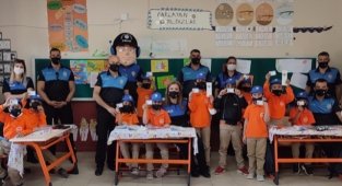 Polisler, ana sınıfı ve ilkokul öğrencilerine mesleklerini tanıttı