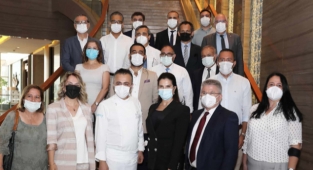 Rektör Tuncel, turizmcilerle bir araya geldi
