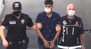 Sokakta uyuşturucu sattığı iddia edilen zanlı tutuklandı