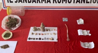 Tarihi eser, uyuşturucu ve silah bulunan 2 zanlıya gözaltı