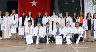 Tıp öğrencileri ‘’Beyaz önlük’’ giydi