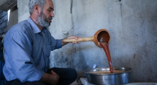 Toprakla mayalanan tescilli pekmez kaynamaya başladı