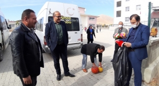 Tufanbeyli'de okullara spor malzemesi desteği