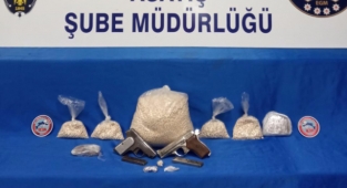 Uyuşturucu hap ve silah bulunan 5 şüpheli yakalandı